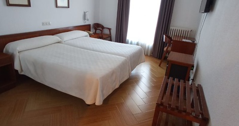 Superior double room with balcony Hotel ELE Acueducto Segovia