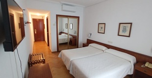 Superior double room with balcony Hotel ELE Acueducto Segovia